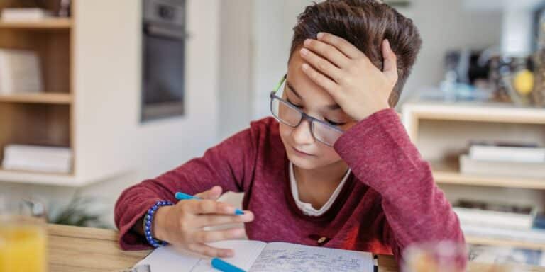 Gestione compiti scolastici: Importanza e strategia efficace