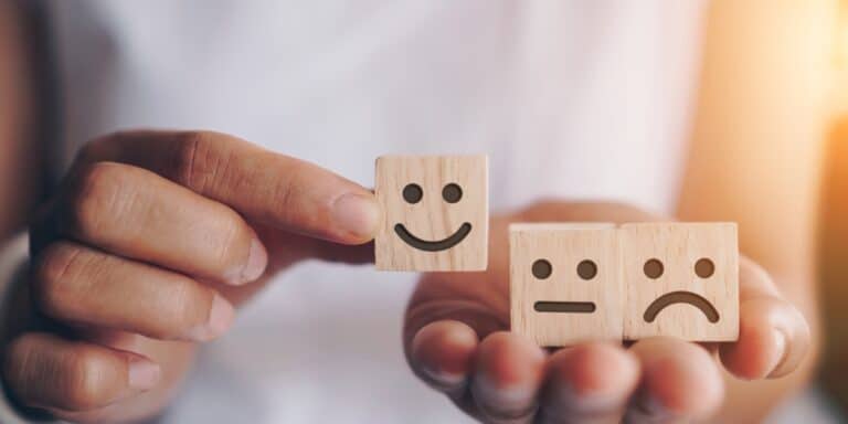 Navigare tra le emozioni: come i genitori possono aiutare i figli a comprendere le emozioni e affrontare le sfide della vita