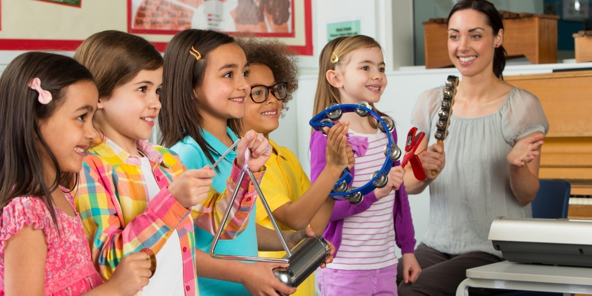 Fare musica a scuola: benefici e consigli