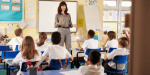 Scopri come la valutazione nella scuola primaria cambierà nel 2025: la guida imperdibile per i docenti!